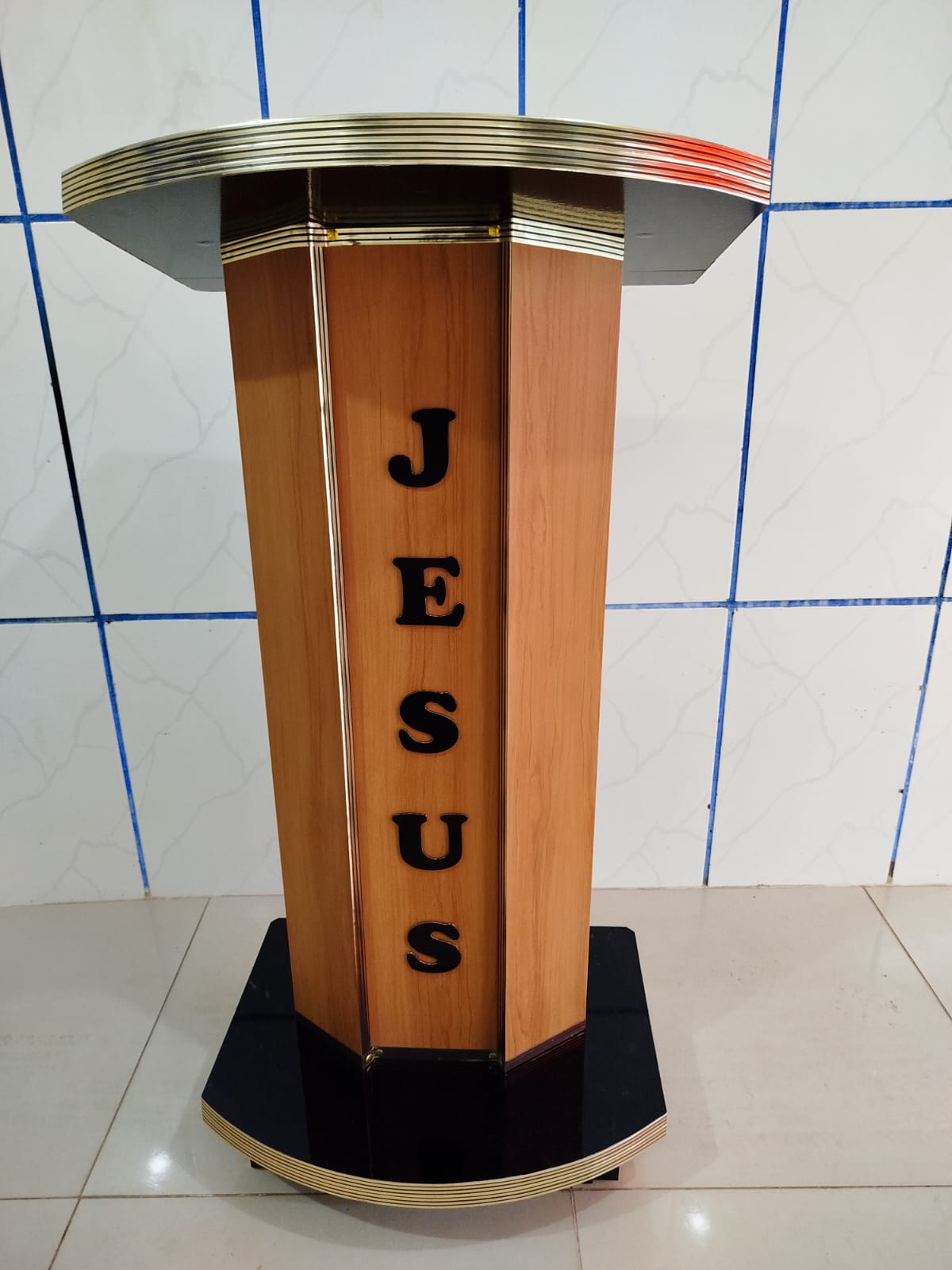 Púlpito simples de madeira n-67