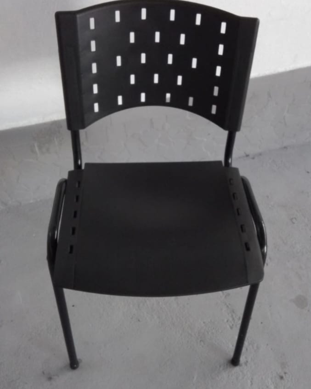 Cadeira Plástico e Ferro